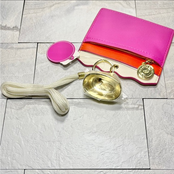 Bath & Body Works ID card holder Wearable ID Keyring Lanyard Pocketbac Holder - Picture 3 of 5